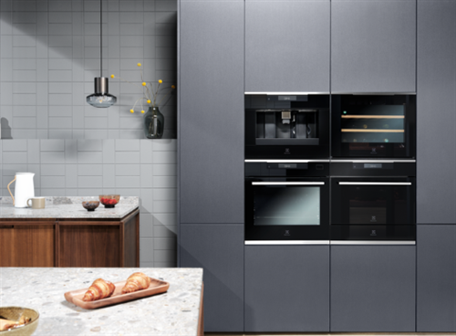 Winiarka Electrolux KBW5X